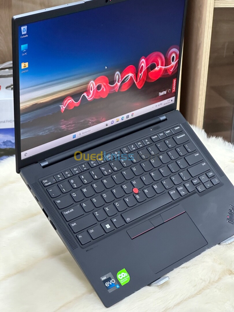 LENOVO THINKPAD X1 CARBON GEN 11 I5 VPRO 1335U 16GO DDR5 6400MHZ 256GO SSD NVME 