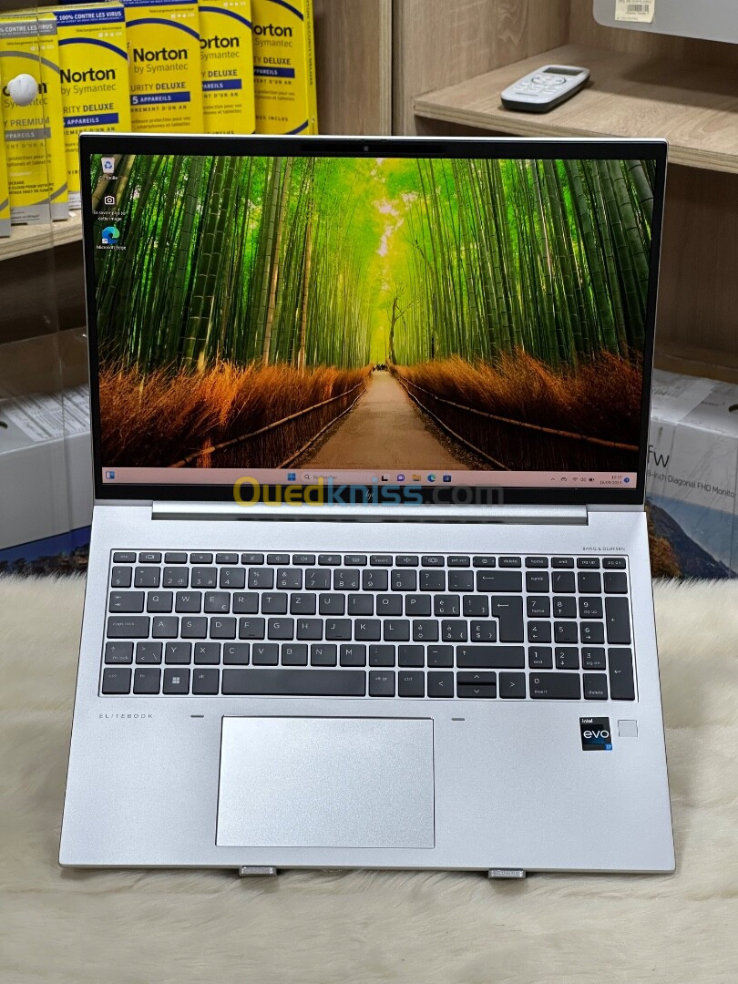 HP ELITEBOOK 860 G10 I7 EVO 1370P 32GO DDR5 5200MHZ 1TO SSD NVME 