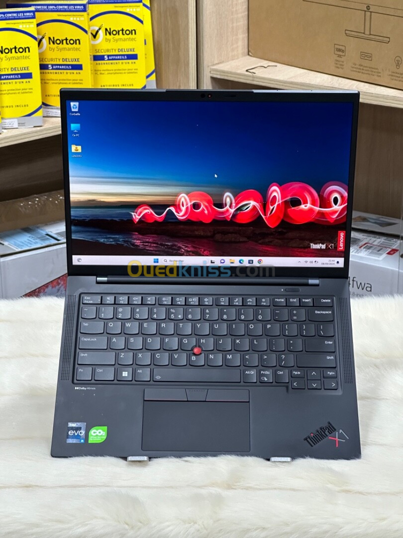 LENOVO THINKPAD X1 CARBON GEN 11 I5 VPRO 1335U 16GO DDR5 6400MHZ 256GO SSD NVME 