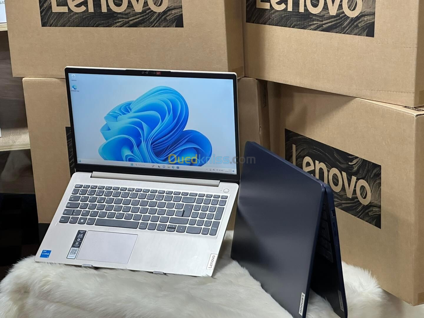 LENOVO IDEAPAD 3 NEUF SOUS EMBALLAGE I3 1115G4 3.0GHZ 12GO 256 SSD ECRAN 15.6" FULL HD 1080P WIN 11 