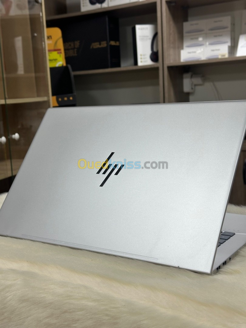 HP ENVY 17-CW0XXX I7 13700H 16GO 512GO SSD NEUF