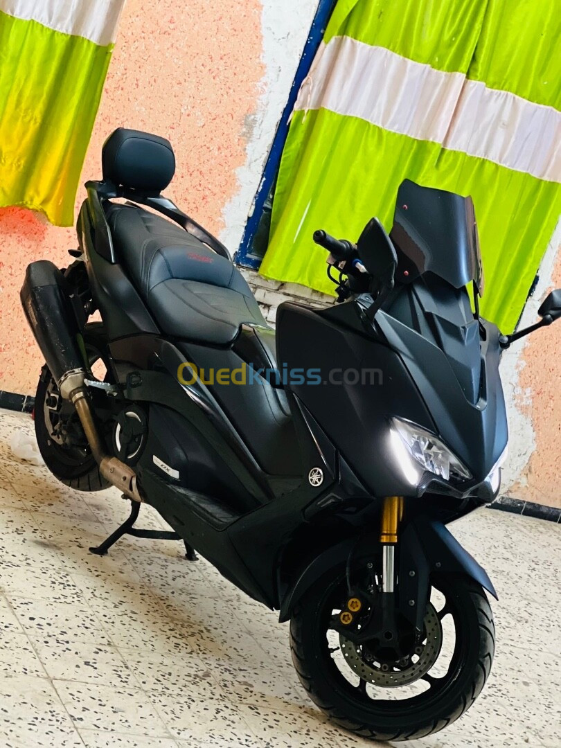 TMAX DX 2019