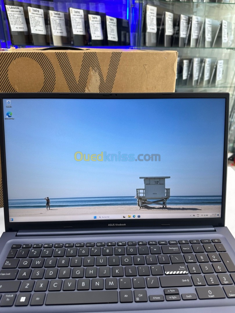 Asus vivobook X17  i5-12éme 12GB 256GB SSD 17" FHD Windows 11