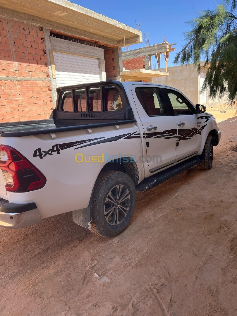 Toyota Hilux 2023 Revo