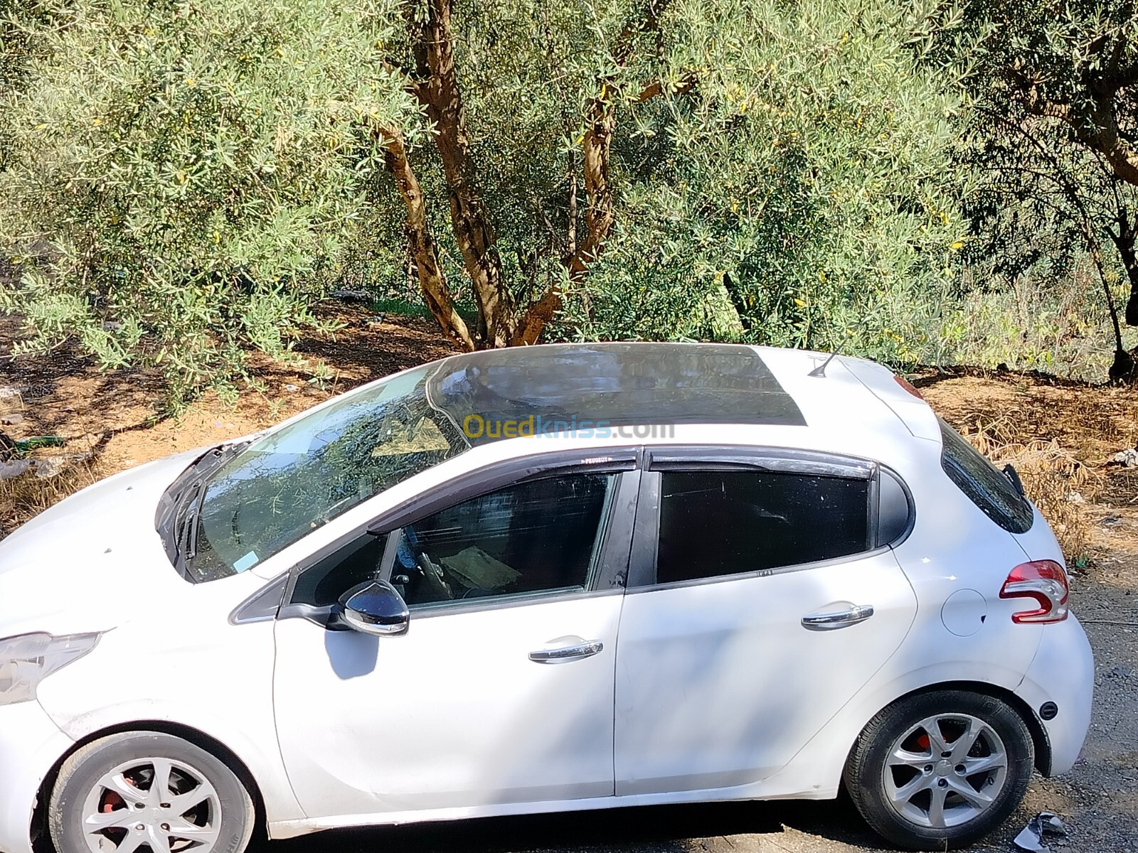 Peugeot 208 2015 