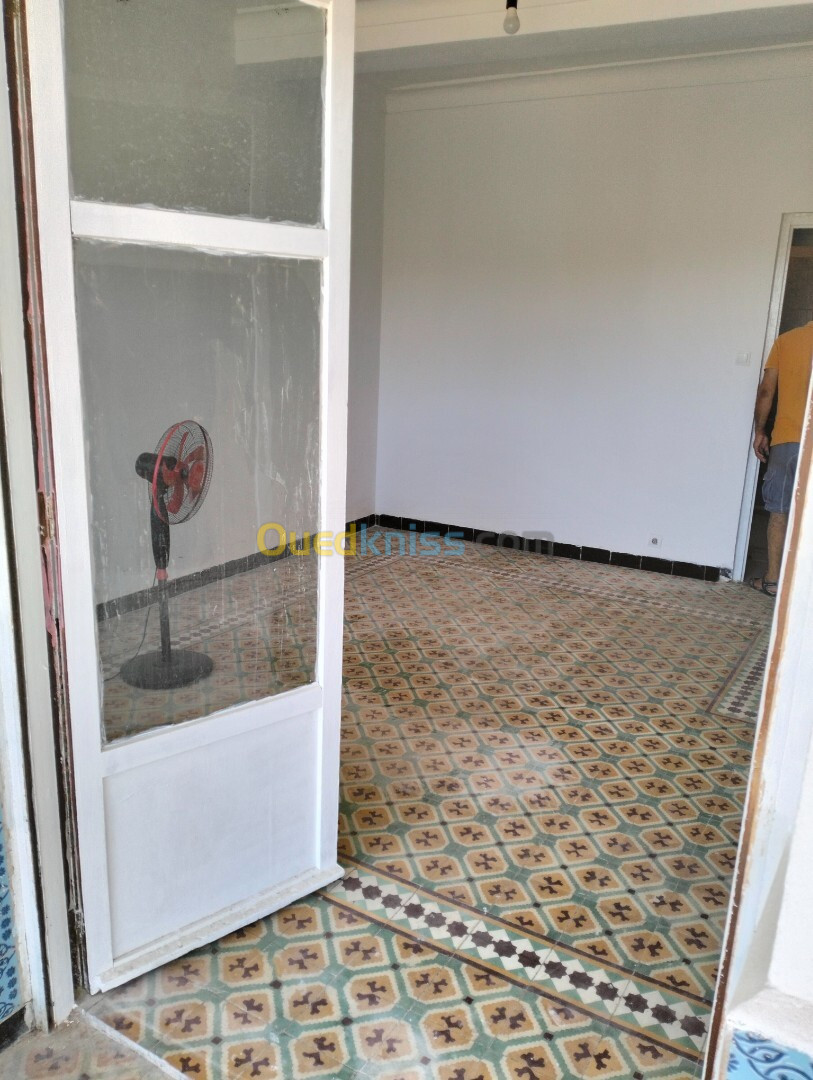 Location Appartement F03 Alger Bouzareah