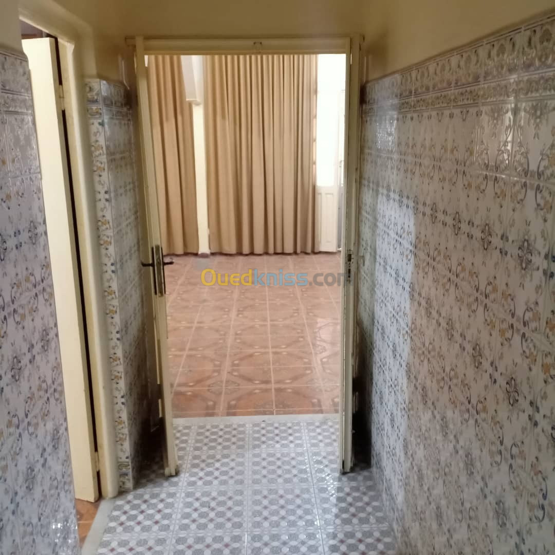 Location Appartement F5 Annaba 