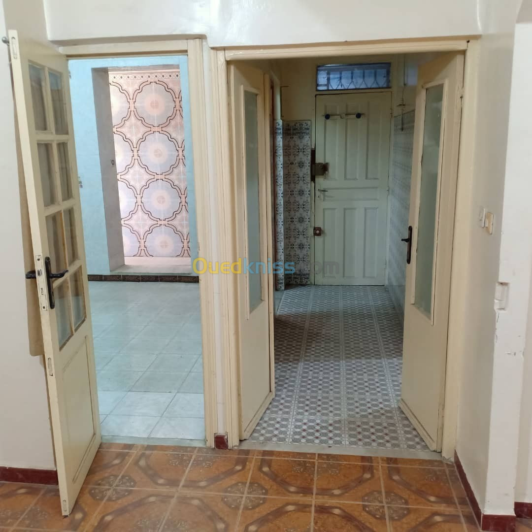 Location Appartement F5 Annaba 