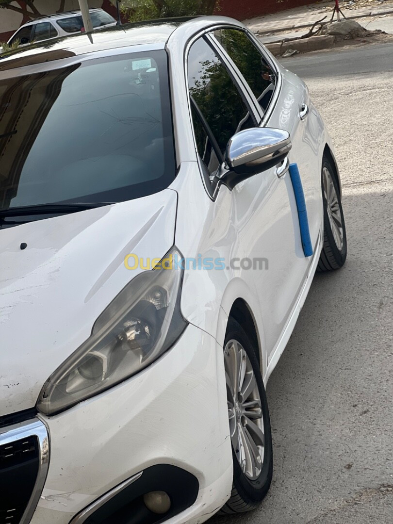 Peugeot 208 2015 Access Facelift