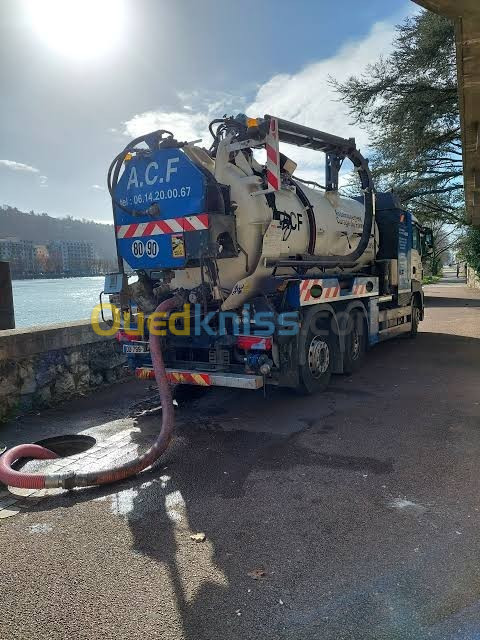 Camion débouchage canalisation 