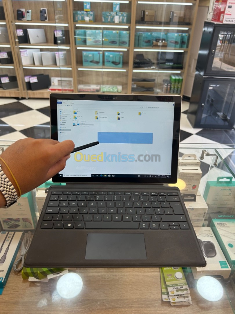 Microsoft SURFACE PRO 6 i5 8Th 8G 256 ssd ÉCRAN 11.5