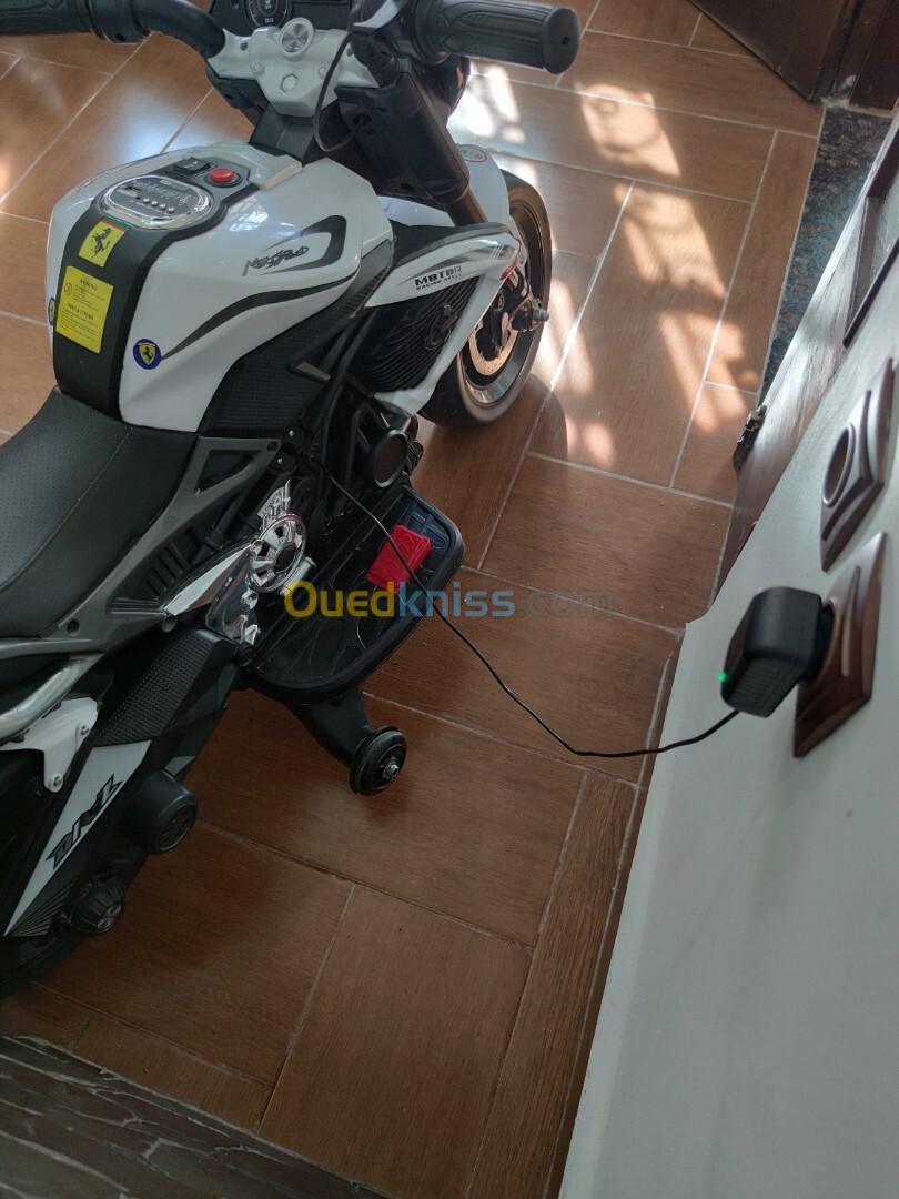 للبيع بباتنة دراجة كهربائية للاطفال Batna a vendre Moto électrique pour enfants