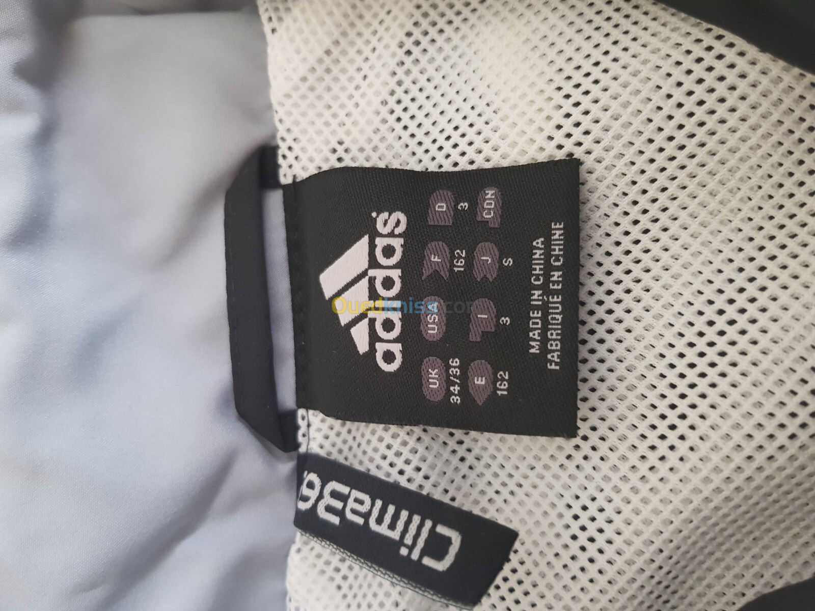 Je vends une survêtement complet original Adidas 