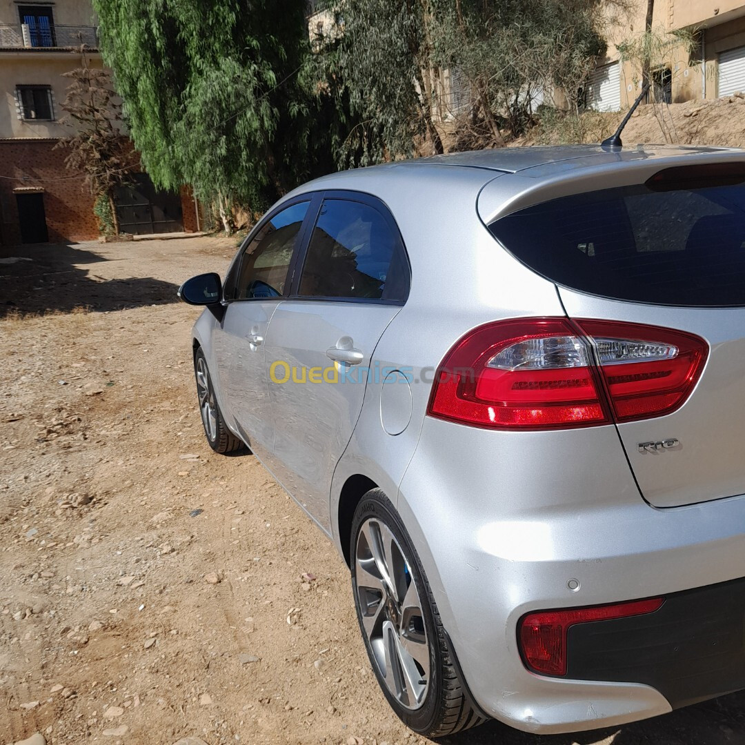 Kia Rio 5 portes 2015 Funny Facelift 