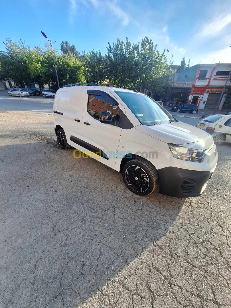 Fiat Doblo 2023 Itali