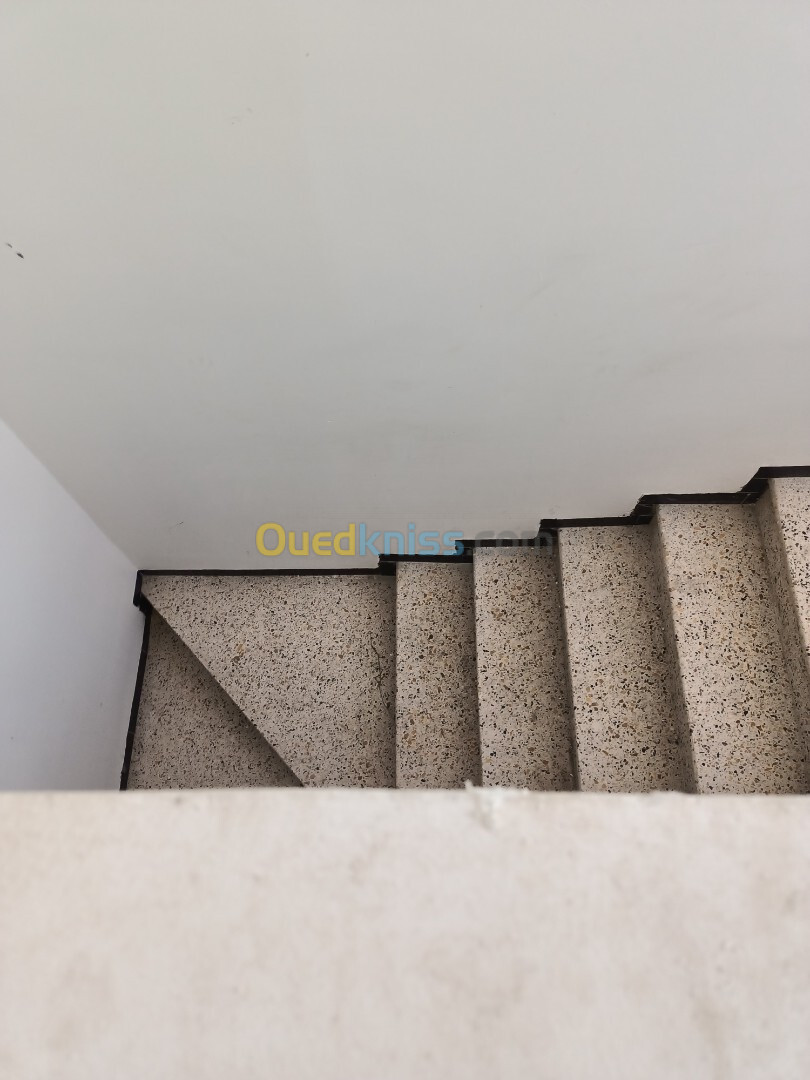 Location Appartement F4 Constantine Ain smara