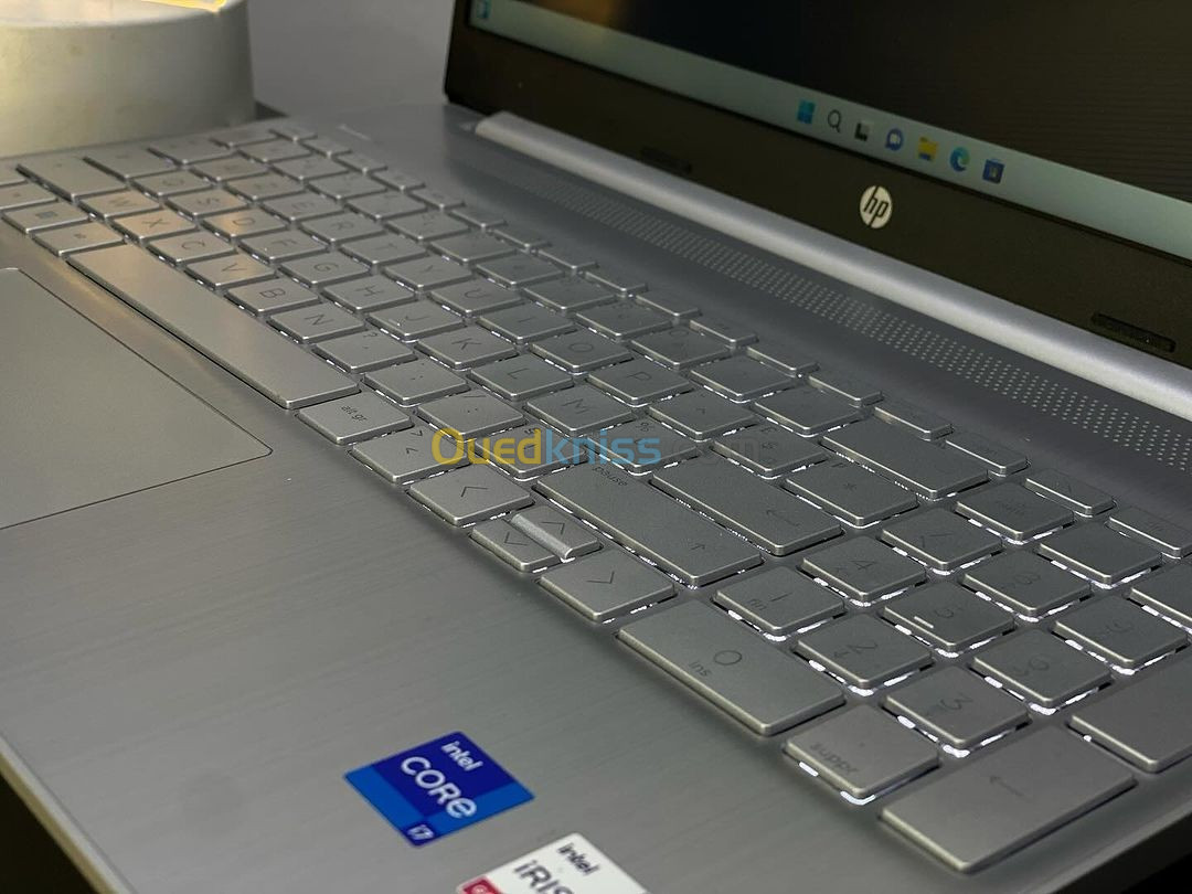 HP LAPTOP 15s i7-1165G7 8GB 512GB SSD