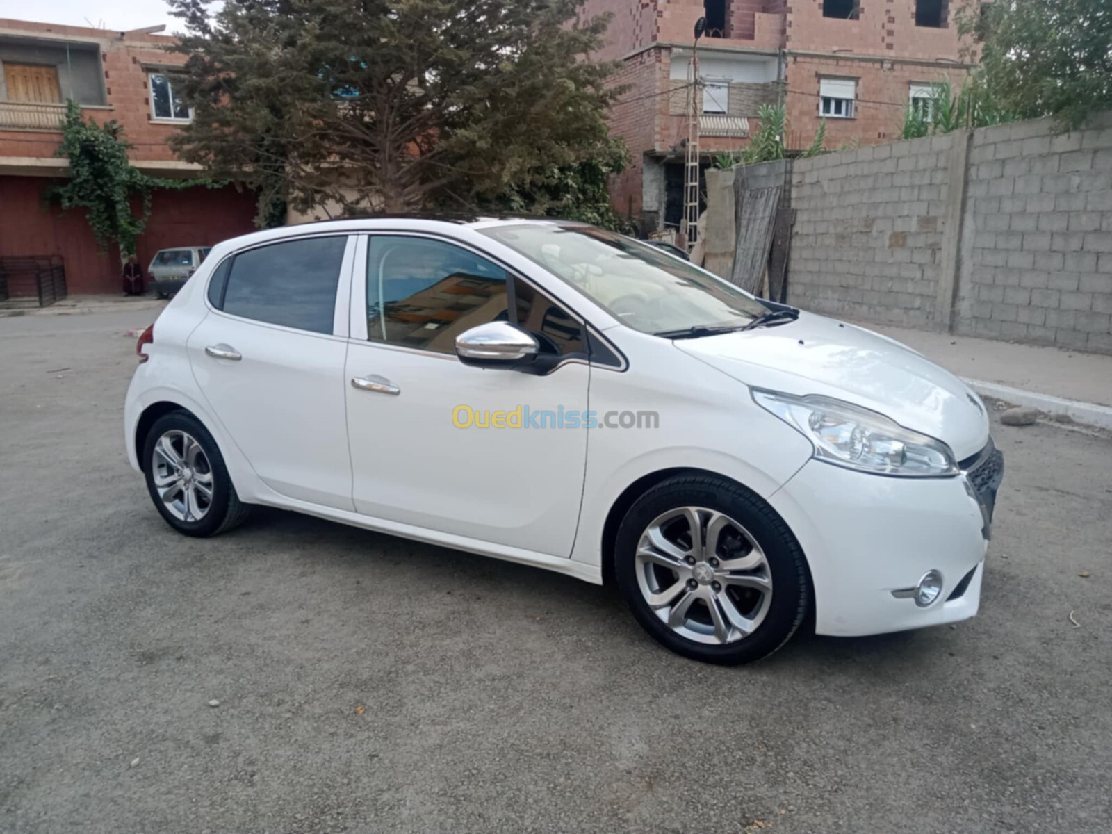 Peugeot 208 2015 Allure