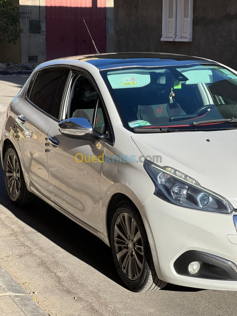 Peugeot 208 2015 