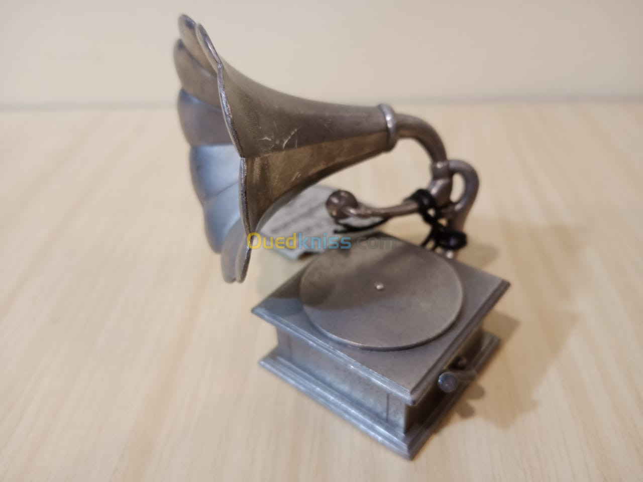 Gramophone Phonographe miniature en étain, Les Etains Dauphinois, France