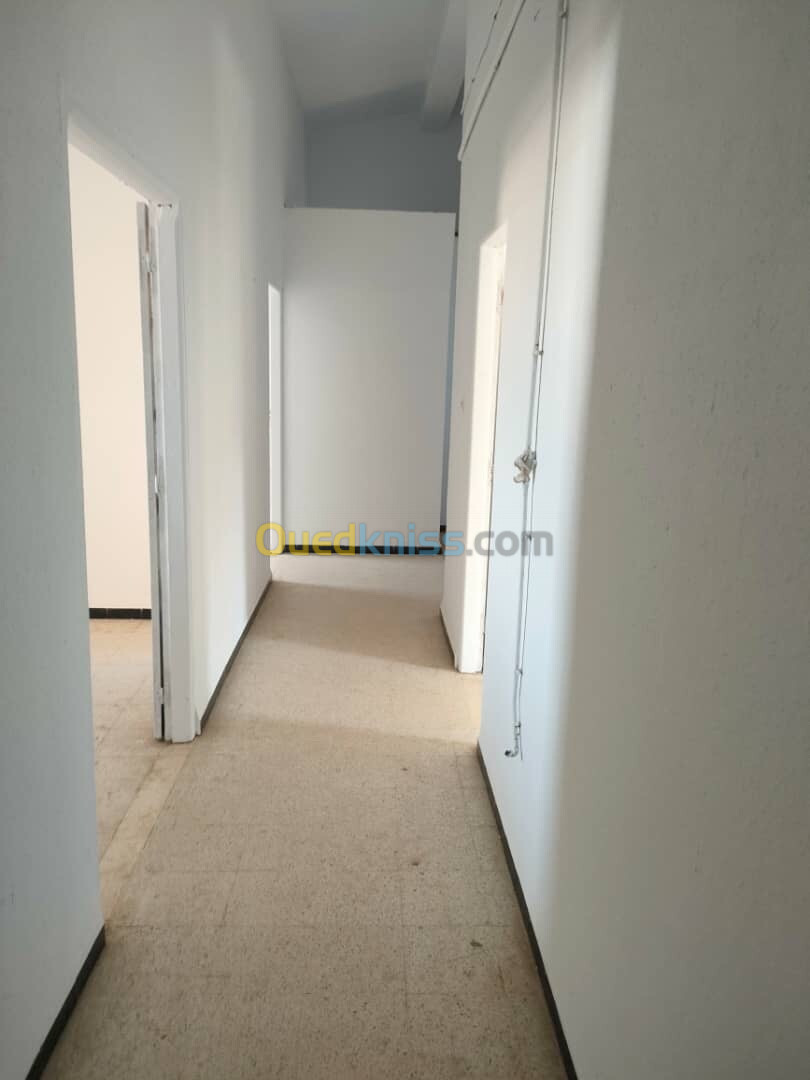 Location Appartement F3 Alger Saoula