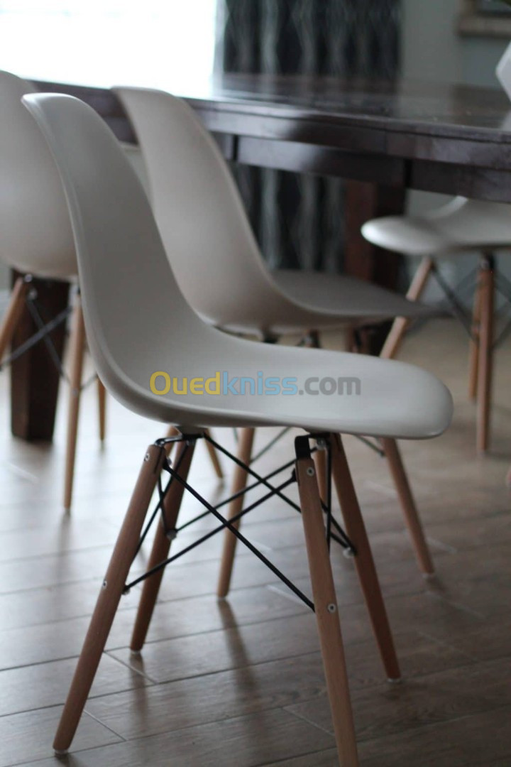 Chaise eams DSW scandinave