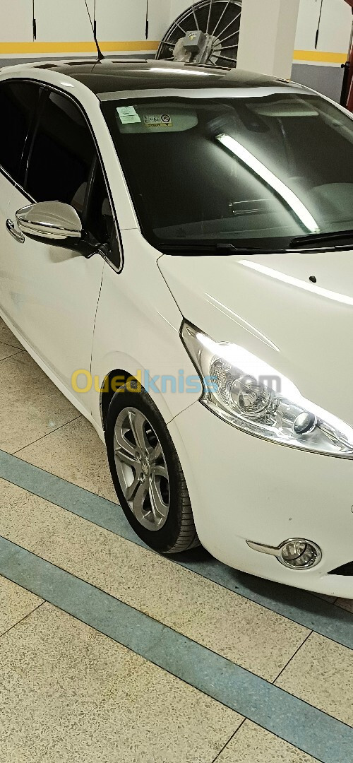 Peugeot 208 2015 Allure