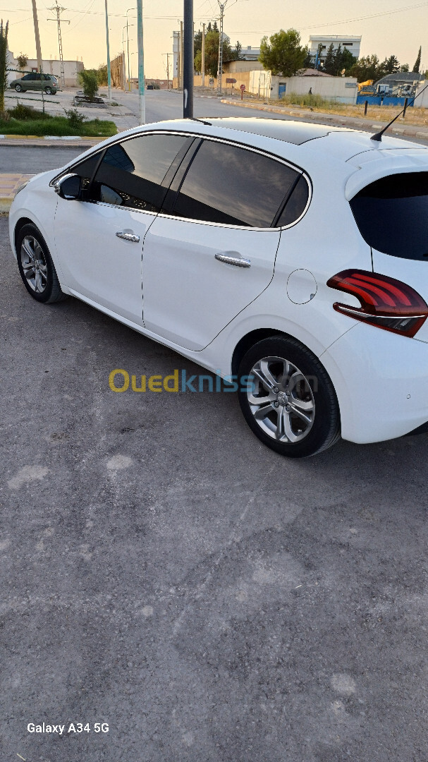 Peugeot 208 2015 Allure