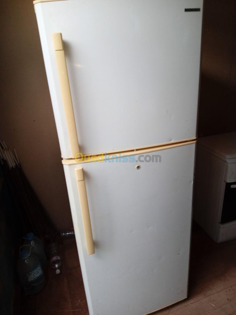 Vend frigidaire et cuisinière 