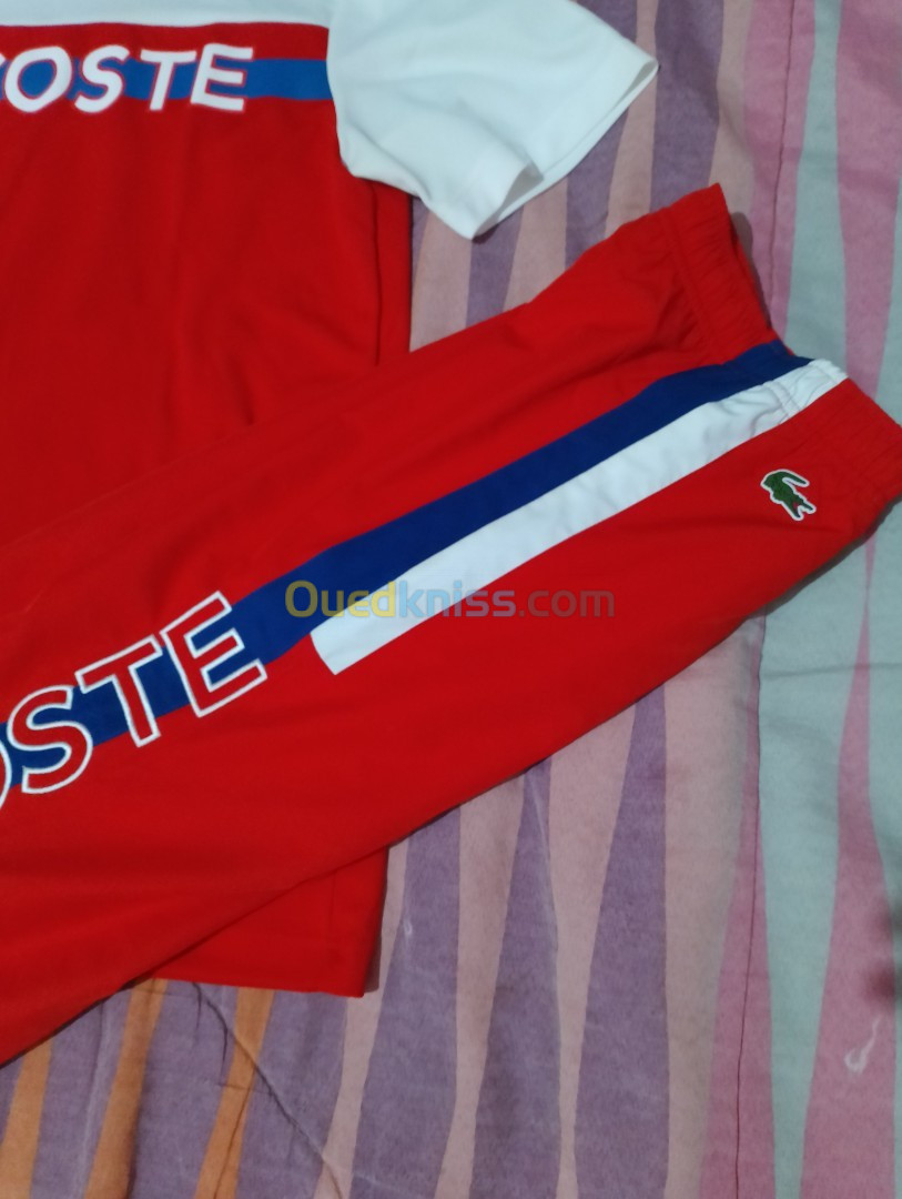 Ensemble Lacoste neuf taille 4