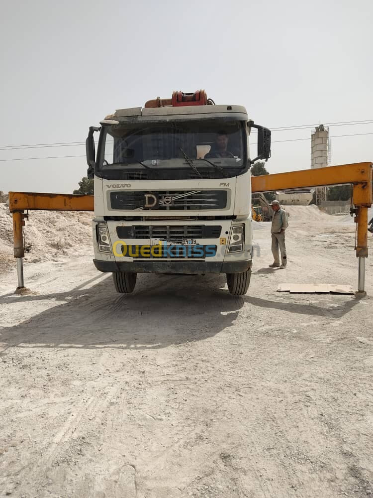 Pompe à béton girafe camion Volvo Pompe à béton girafe 37ml 2013