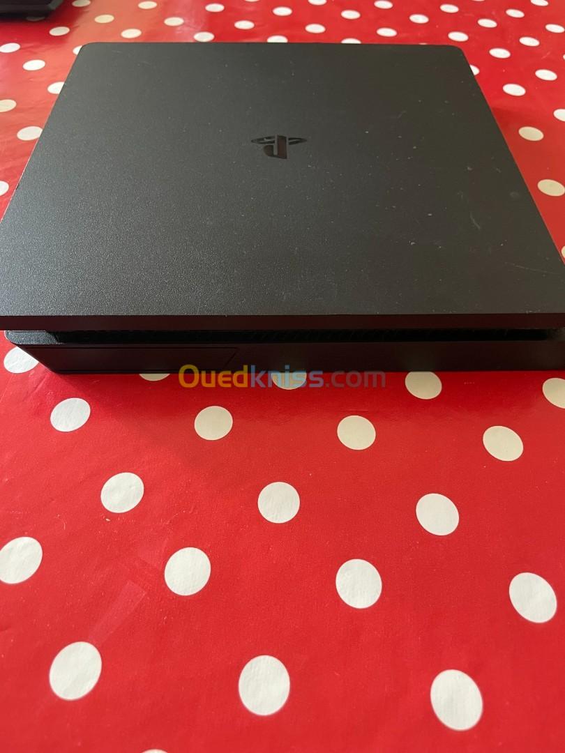 PS4 SLIM 1000GB + 1 MANETTE ORIGINAL TOUTE NEUVE 