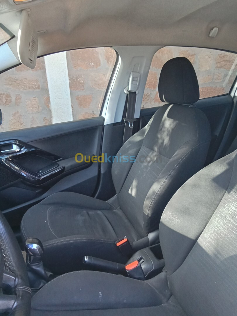 Peugeot 208 2013 Access