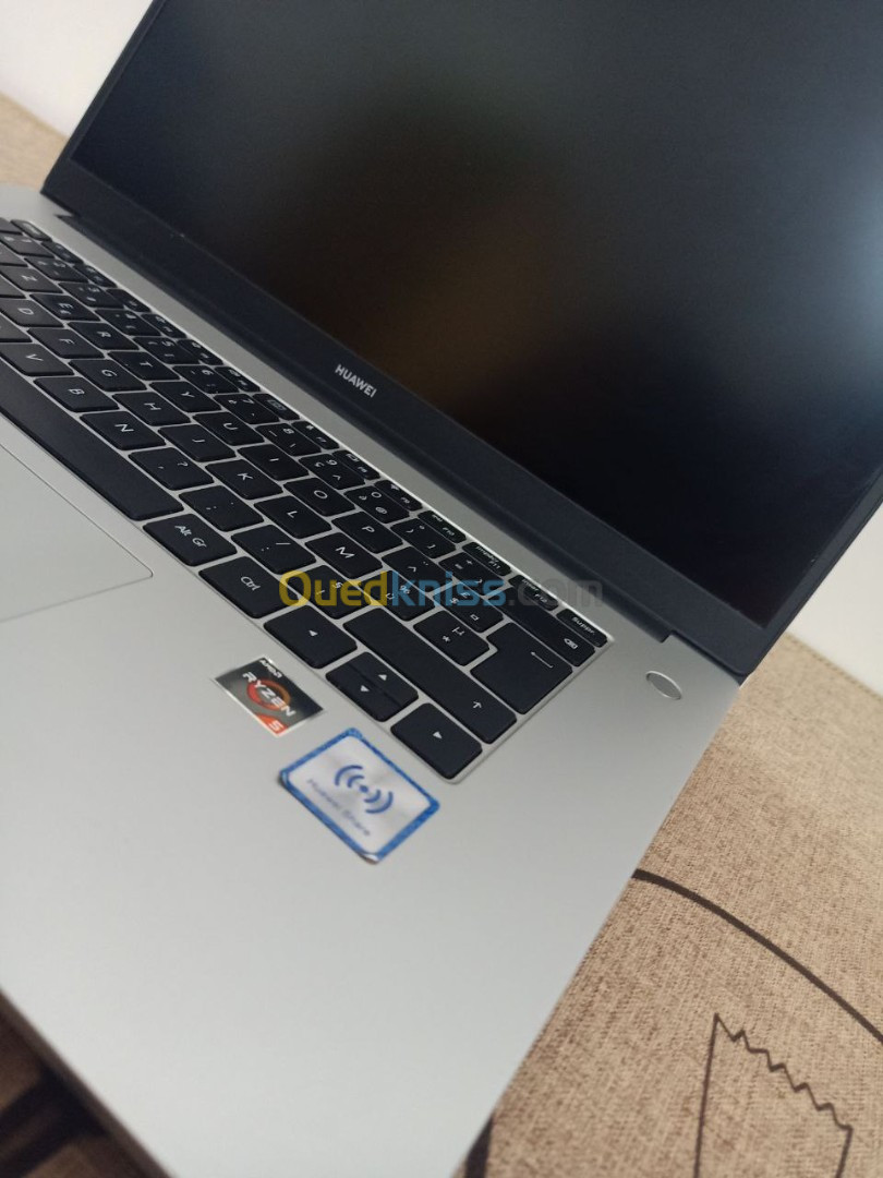 Huawei Matebook D15 AMD RYZEN 5 3500U 8GO 256GO SSD NVMe