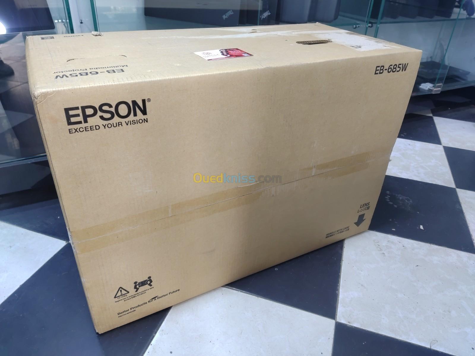 EPSON EB 685W LCD Projector H744b Projecteur HD-ready pour salle de classe