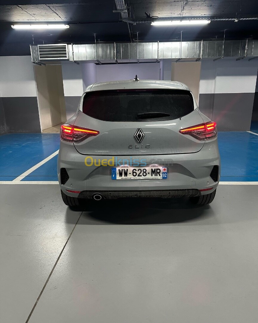 Renault Clio 5 évolution 2024 Gris nardo 115 ch caméra