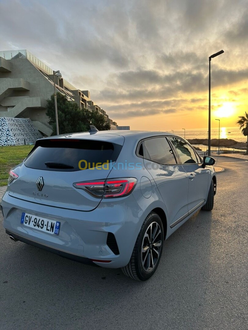 Renault Clio 5 (-3 ans gris nardo full options finition techno 🇫🇷) 2024 Zéro retouche