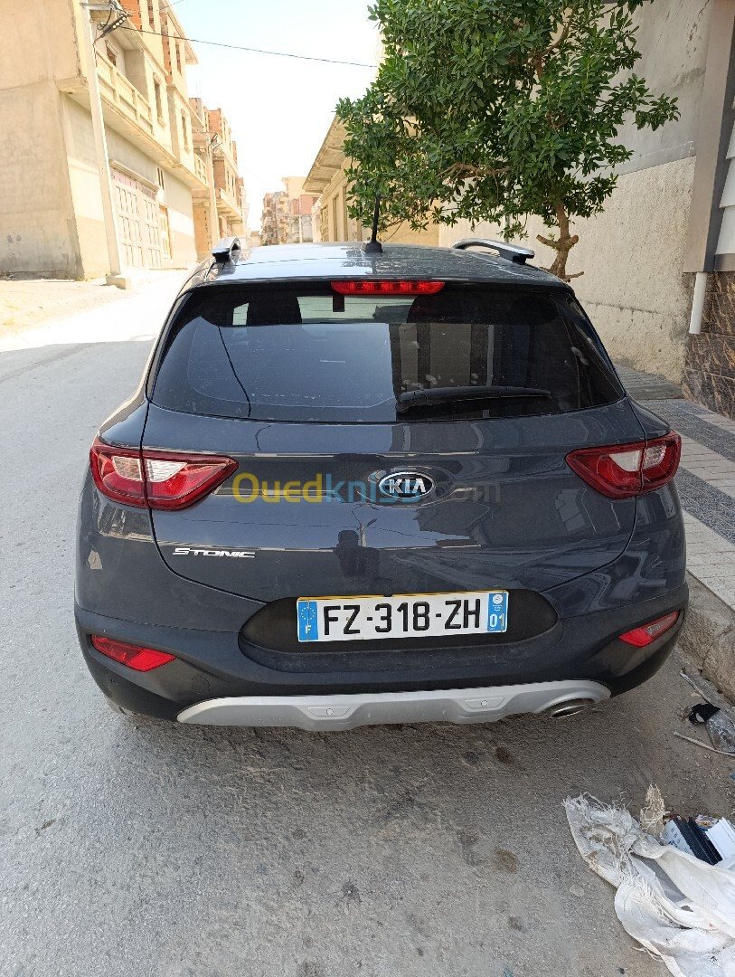 Kia Stonic 2021 -3ans كارت قريز صافية