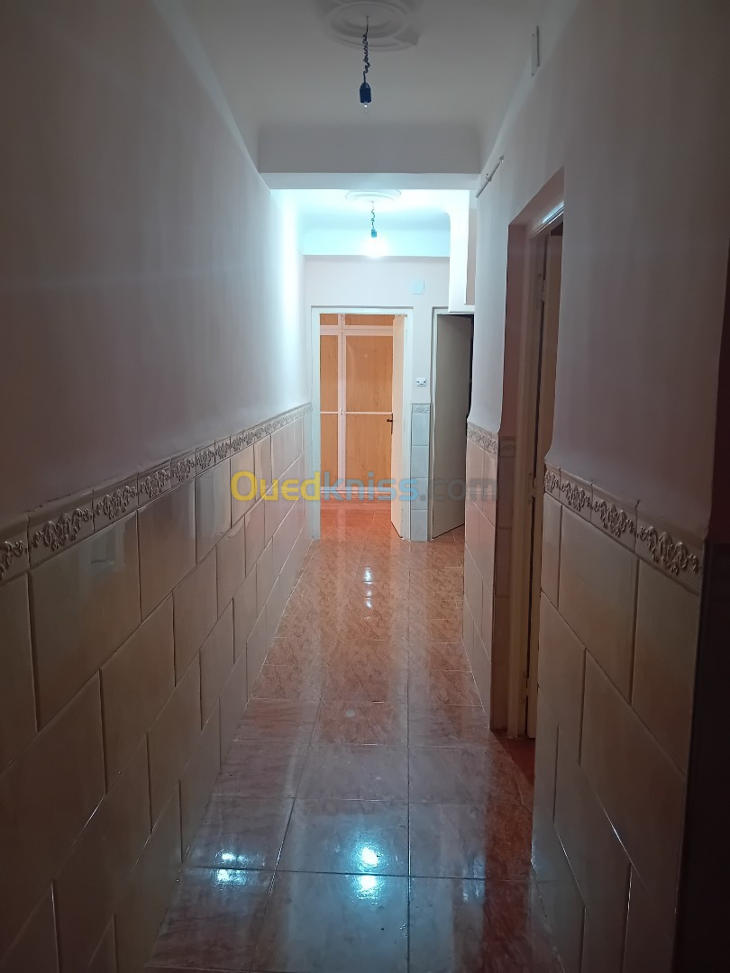 Location vacances Appartement F03 Chlef Oued goussine