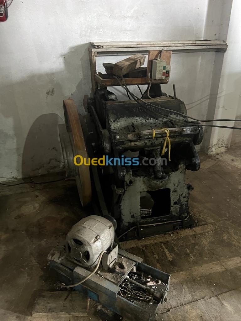 طابعة آلة طباعة printing machine