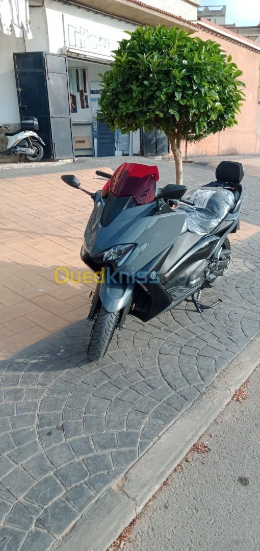 Yamaha T max 2022