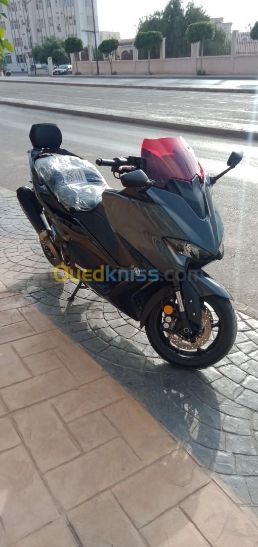 Yamaha T max 2022