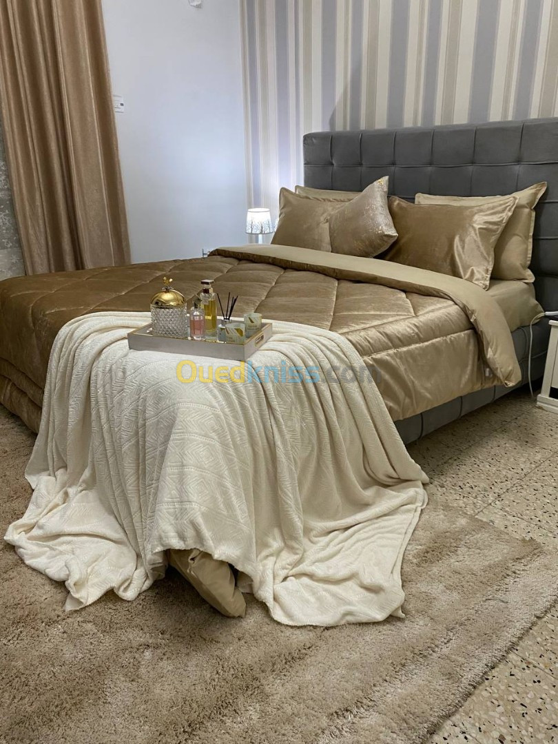 Couette-couvre lit  deux places  7pieces /لحاف وغطاء سرير مزدوج 7 قطع