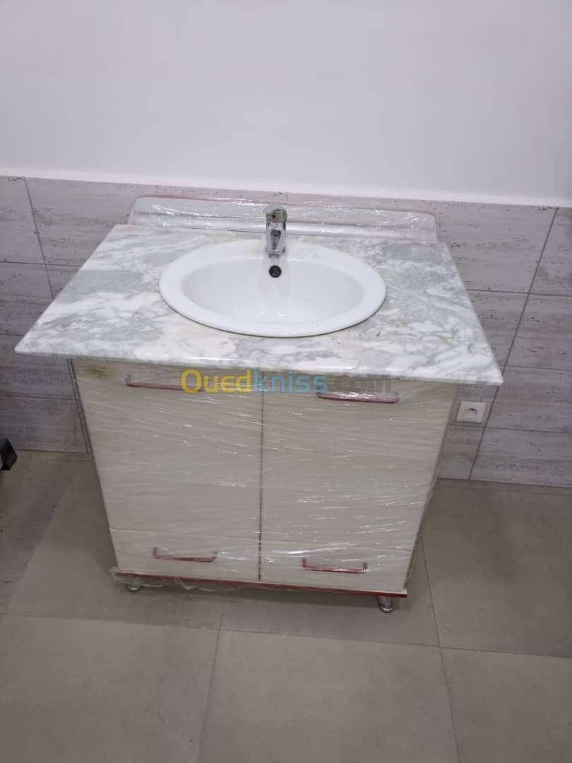 Meuble avec lavabo et robinet