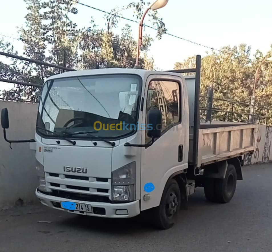 usuzu camion a benne  NPR 71 2014