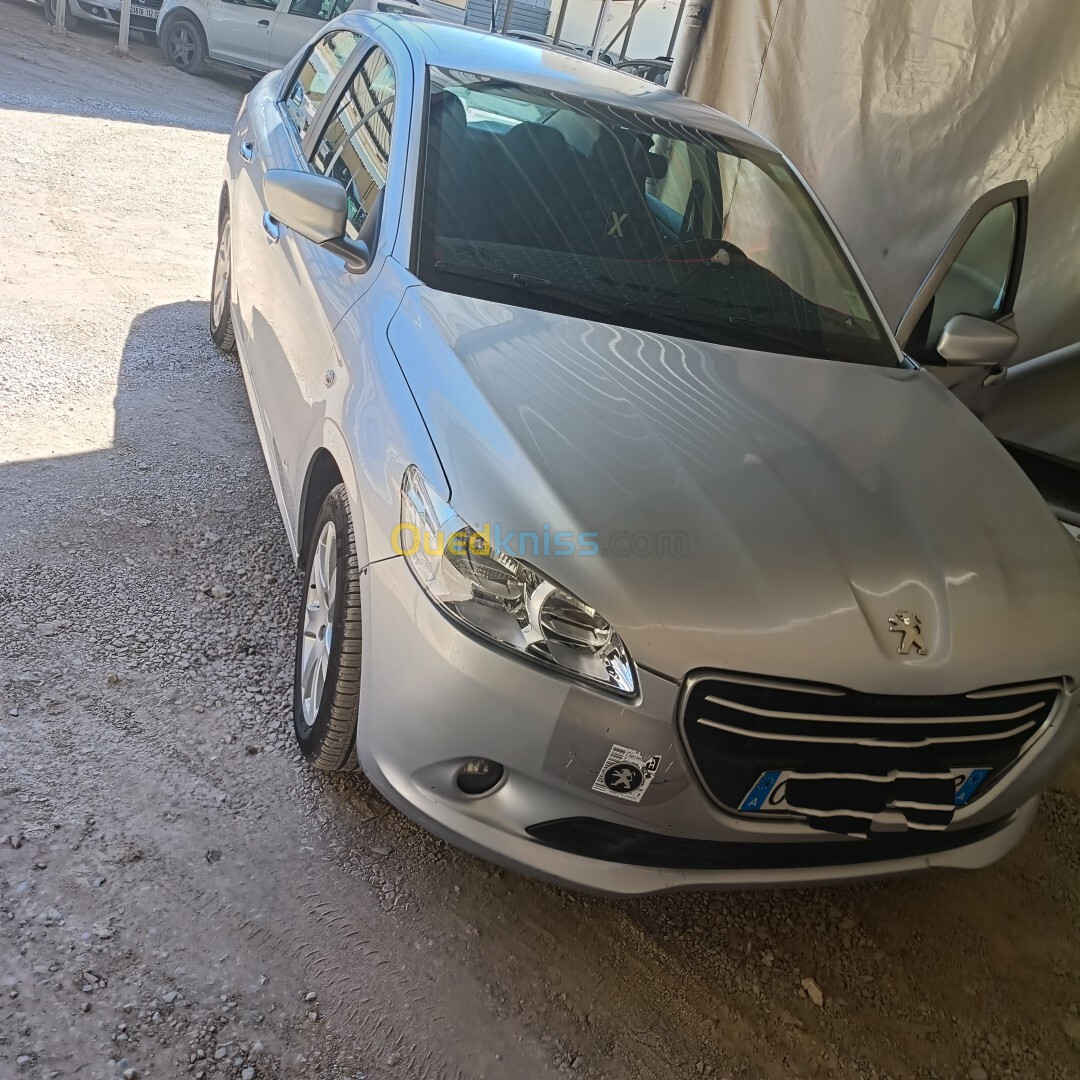 Peugeot 301 2015 Allure