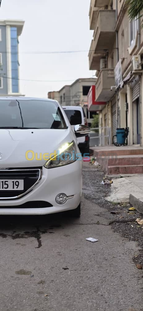 Peugeot 208 2015 Allure