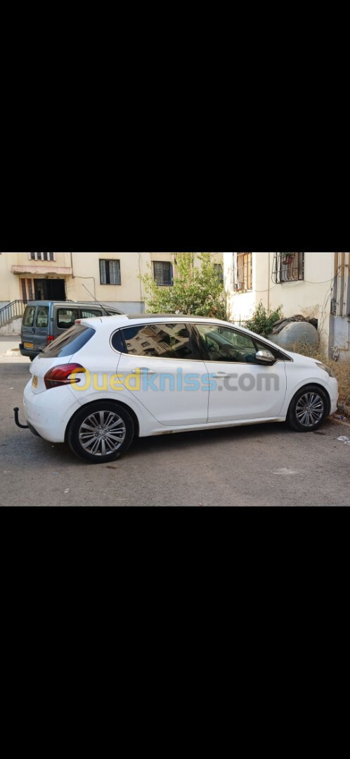 Peugeot 208 2015 Allure Facelift