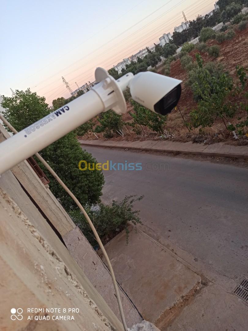 Installation de caméra de surveillance 
