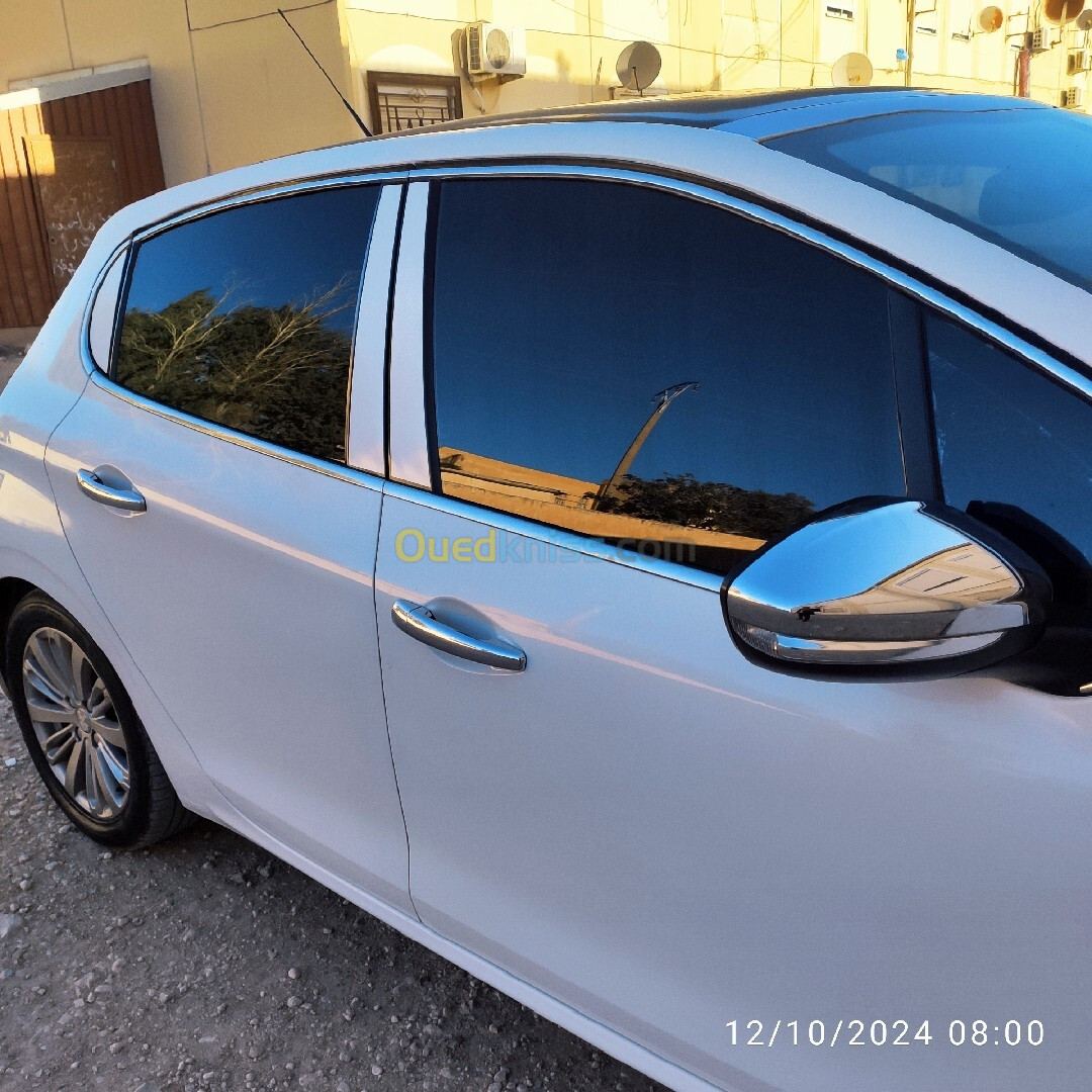 Peugeot 208 2015 Allure Facelift